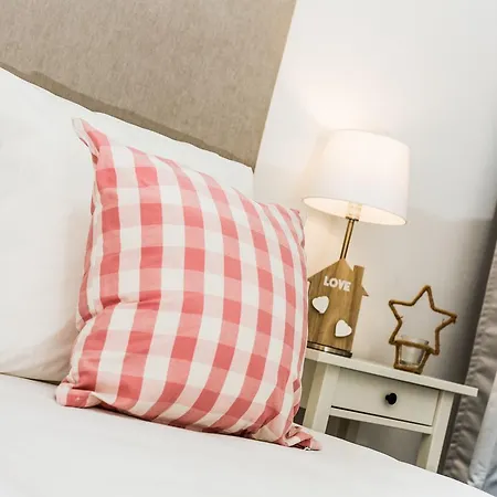 Apartament Cornellalux 2 *
